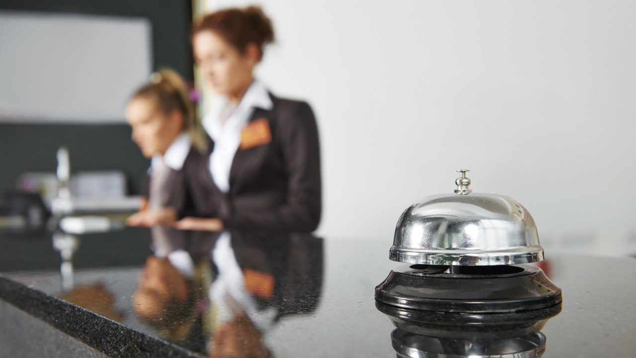 Hospitality Industry HCM Tech: Optimization Benefits & Challenges